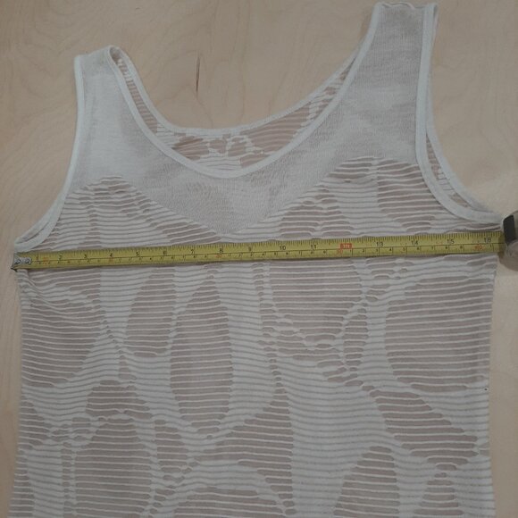 FREE WITH PURCHASE Boho minimalist sheer knit sleeveless texture top - Picture 5 of 13